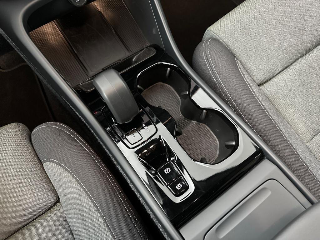 Volvo XC40 b4 197pk plus dark| camera| trekhaak| adap.cruise| h&k audio