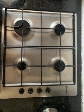 4-pits gastoestel met electrische ontsteking. 54 cm breed 51 cm diep