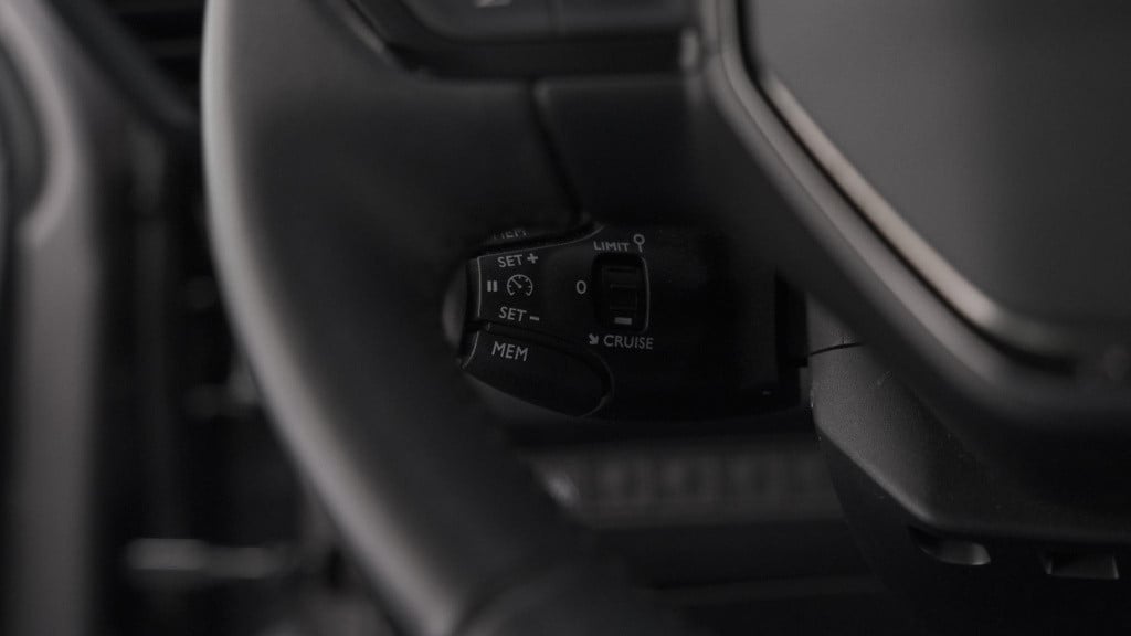 Peugeot 208 puretech 100 eat8 active | parkeersensoren | navigatie | apple 