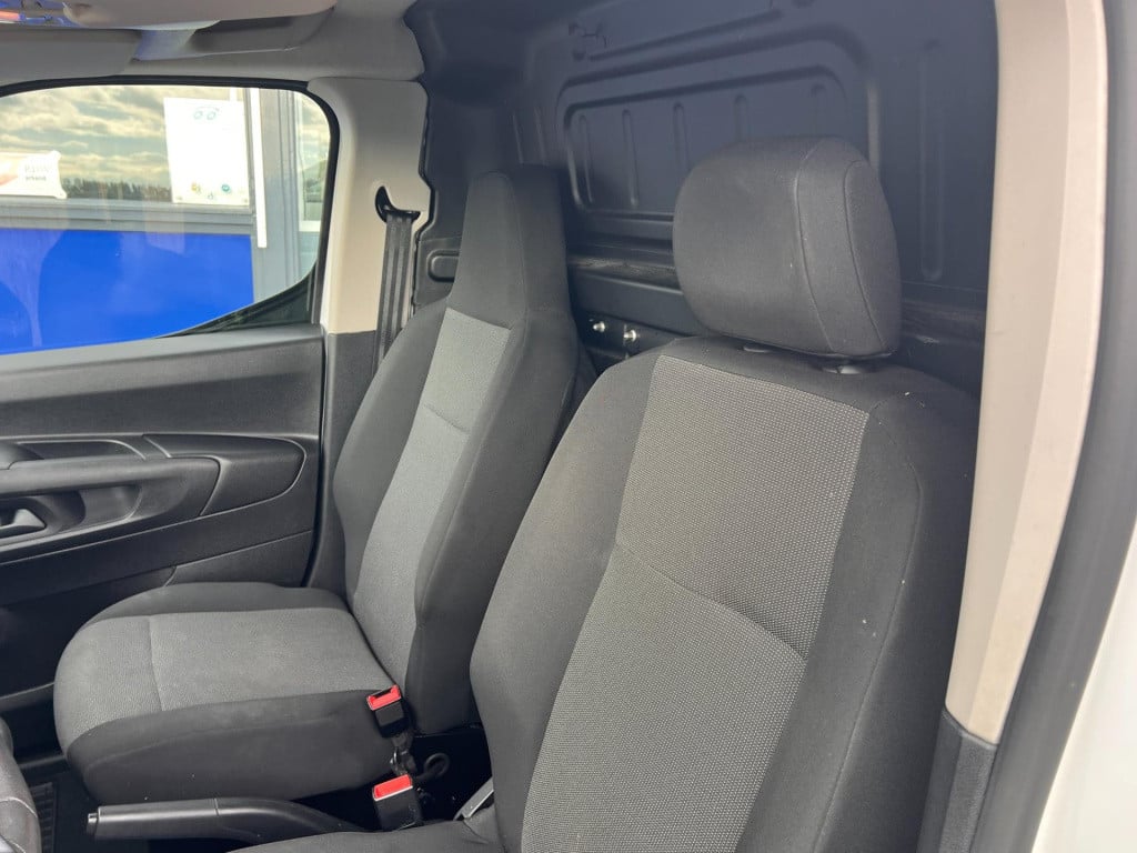 Opel Combo 1.5d l1h1 edition, trekhaak enz...