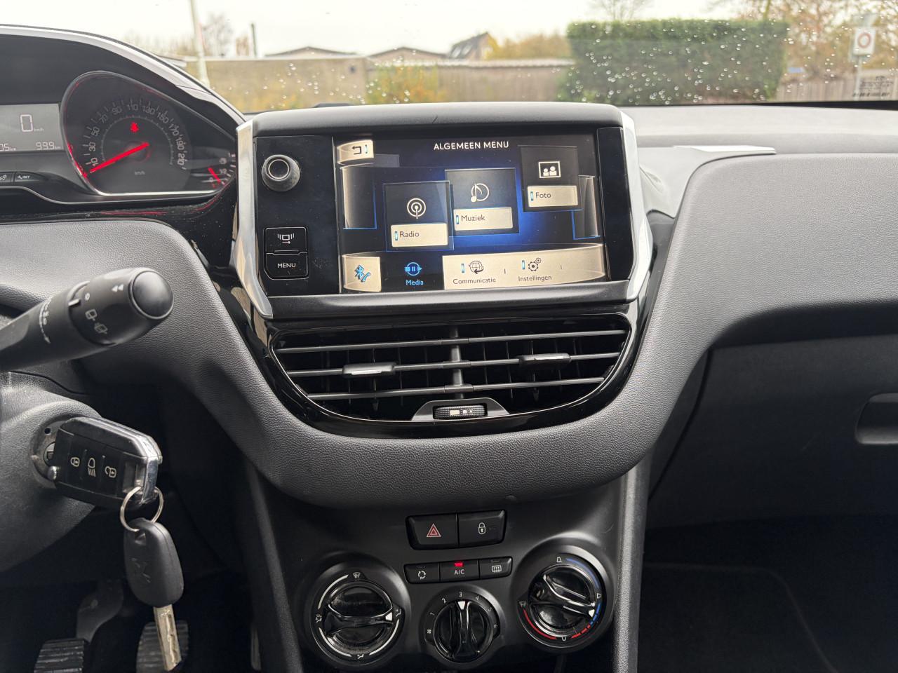 Peugeot 208 1.2vti 2013 5drs airco