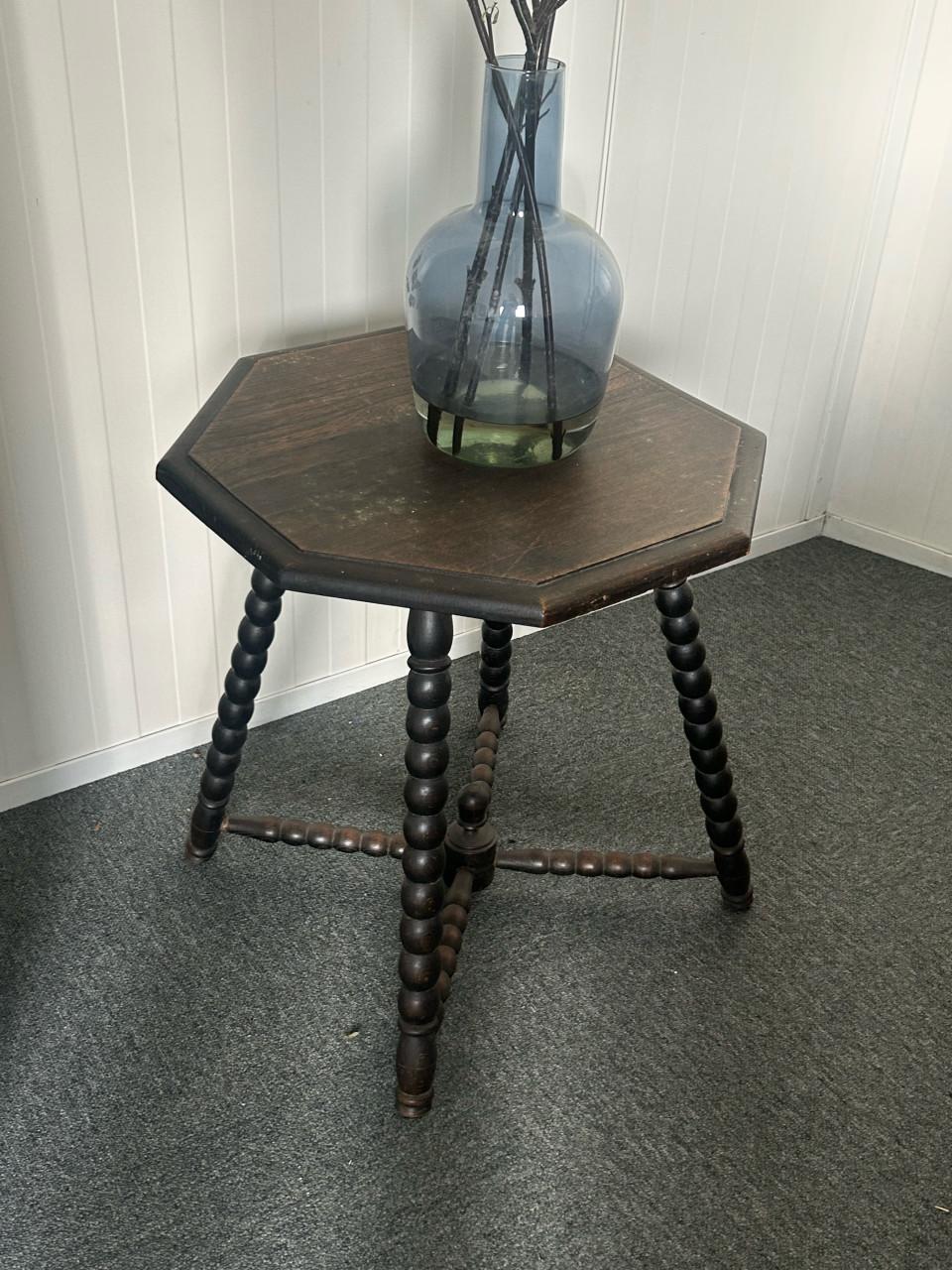 Houten tafeltje