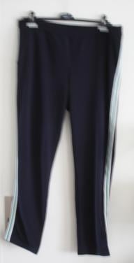 Donkerblauwe  broek met wit groene bies maat xxl