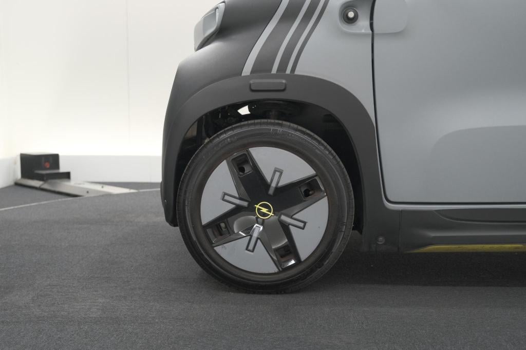Opel Rocks-e base | vanaf 16 jaar | panoramadak | led | ventilatie | two-to