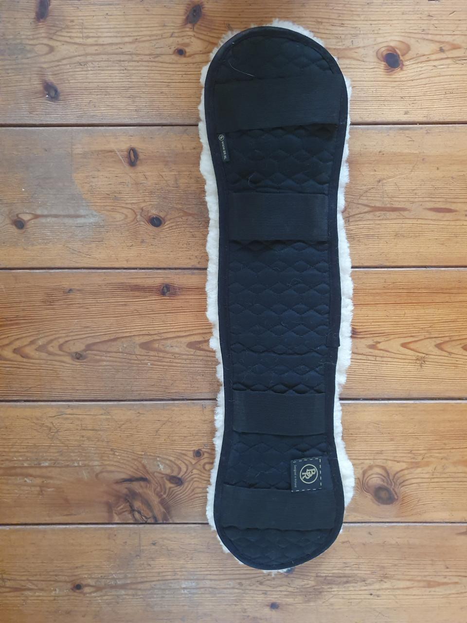 BR singelhoes met schapenvacht. 65cm.