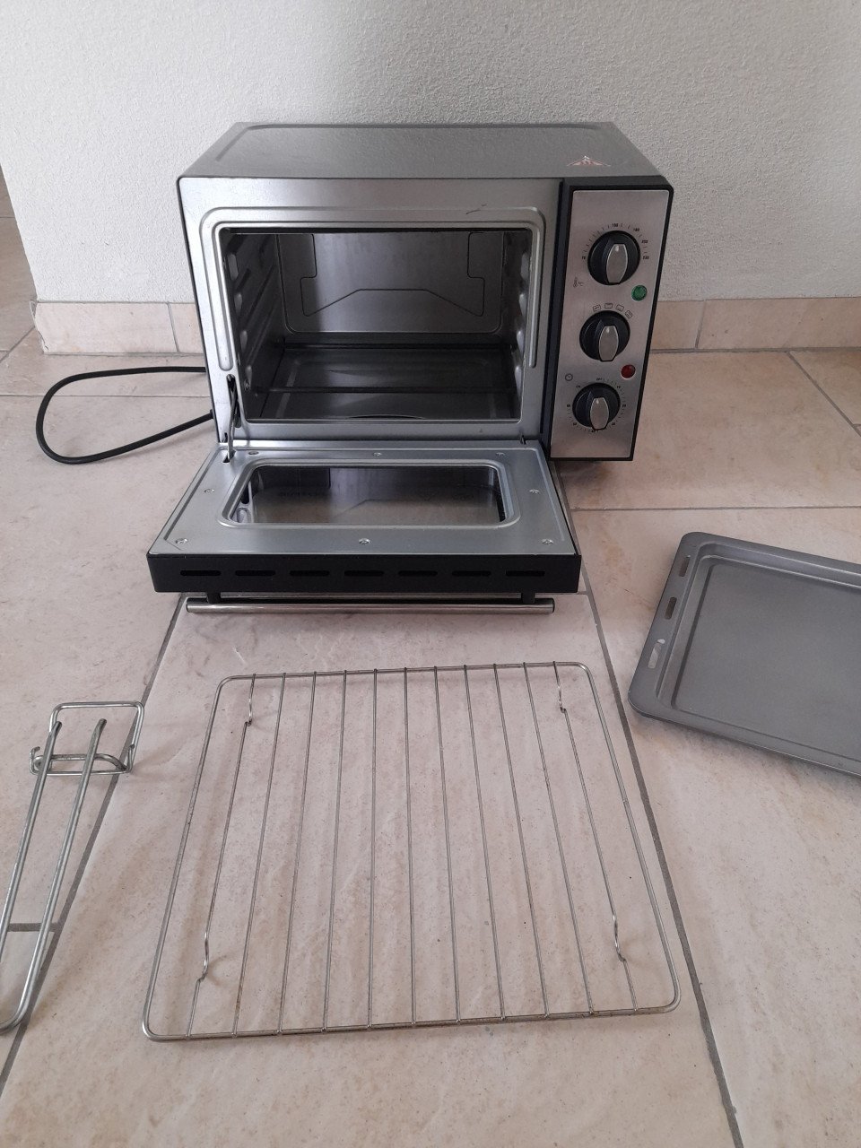 Kleine oven / grill 40 x 33 x 28H (in goede nette staat)