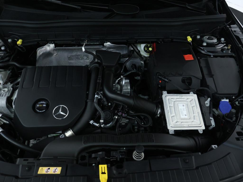 Mercedes-Benz Glb 200 amg line | panoramadak | trekhaak | cruise control | 