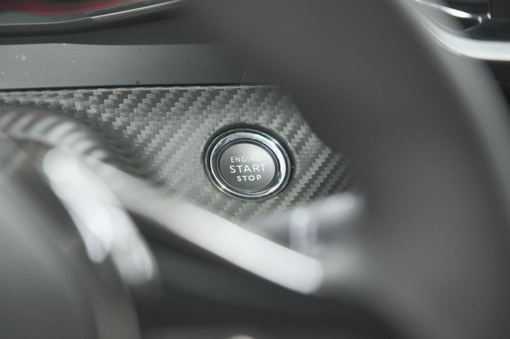 Peugeot 208 puretech 100 allure pack | camera | apple carplay | stoelverwar