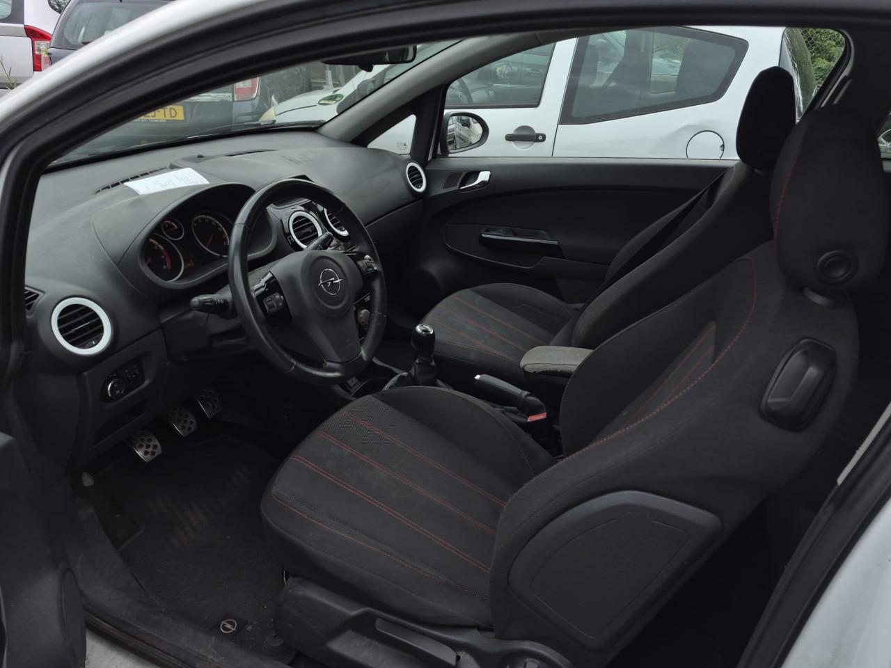 Opel Corsa D 1.4-16V Twinport  Apk 31-8-2027
