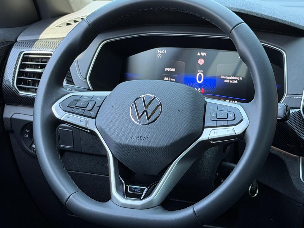 Volkswagen T-cross 1.5 tsi 150pk dsg r-line | camera | trekhaak | navi | iq