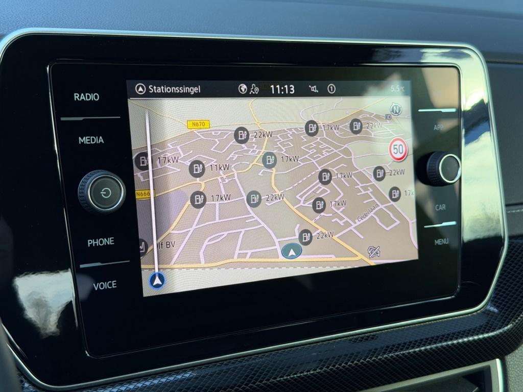 Volkswagen T-cross 1.5 tsi 150pk dsg r-line | camera | trekhaak | navi | iq