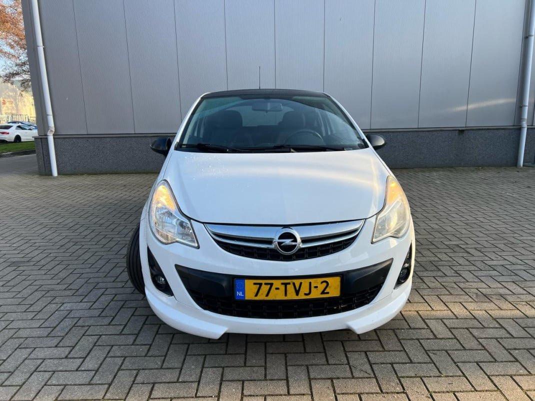 Opel Corsa 1.4-16V Black On White Vol Jaar Apk