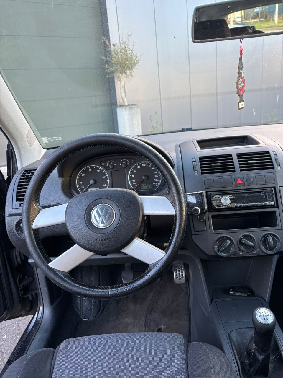 Volkswagen Polo 1.4 FUN 55KW 2004 Zwart | CROSS-UITVOERING | NAP