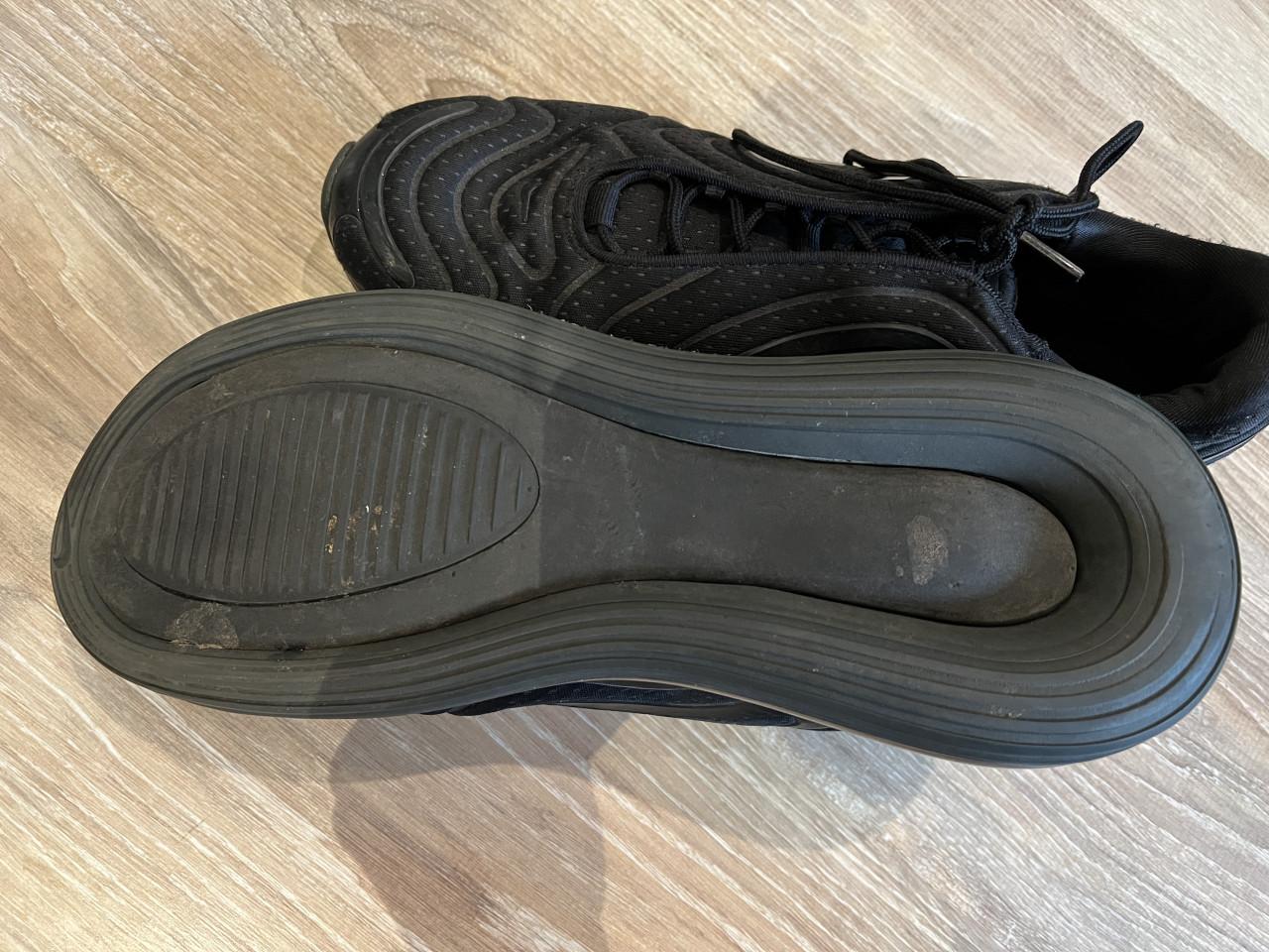 Nike air 720 zwart maat 47