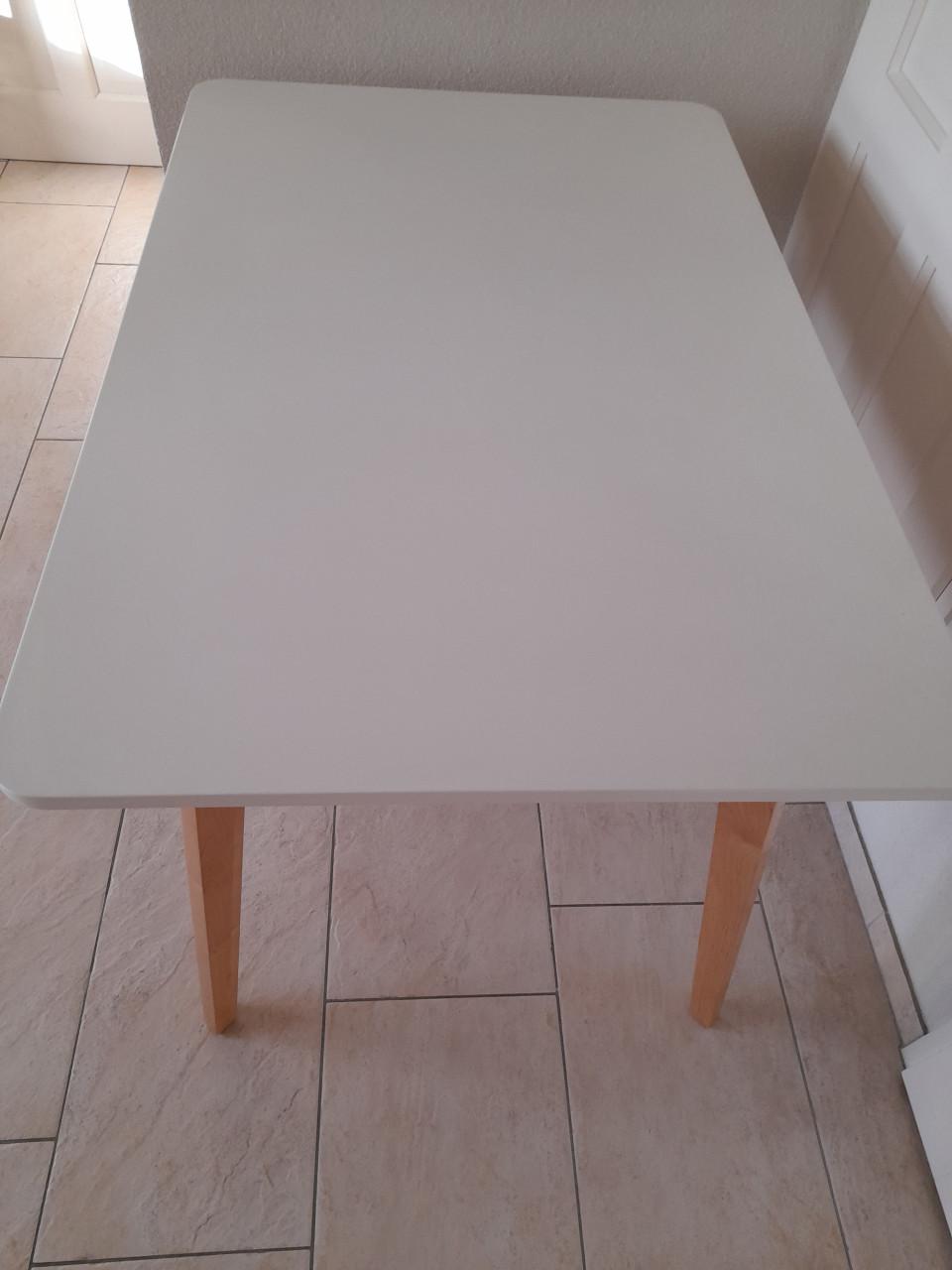 Leuke tafel  80 x 120 x 76H ( in goede staat )
