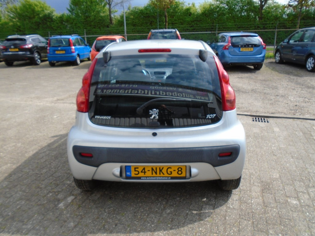 Peugeot 107 1.0-12v urban move