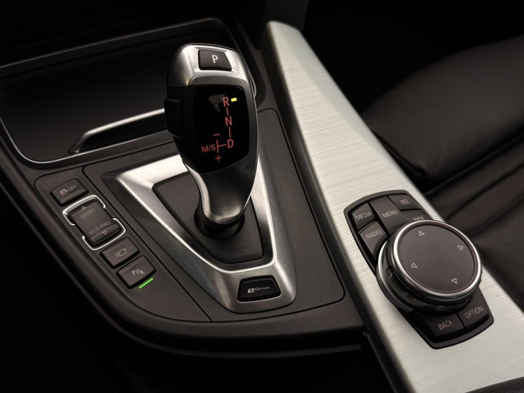 BMW 3-serie 330e m-sport | head-up | cruise | stoelverwarming | 360 | leder