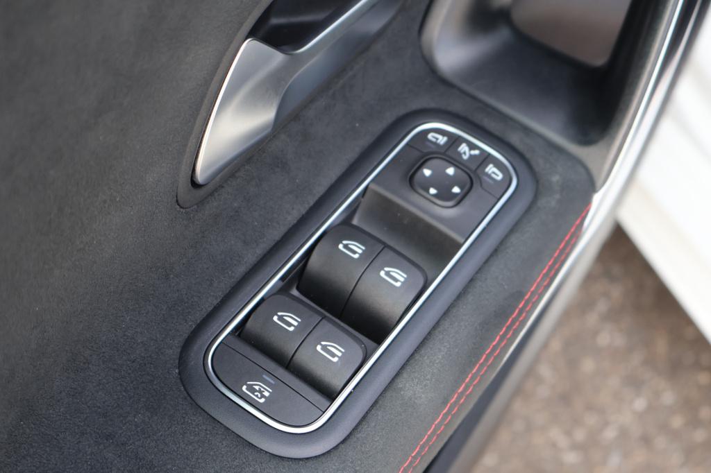 Mercedes-Benz A-Klasse 180 business solution amg l automaat l camera l temp