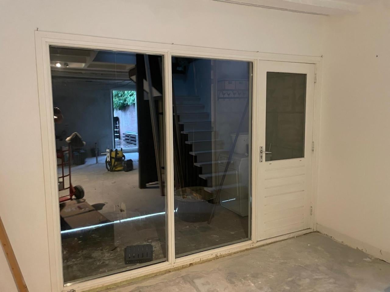 Hardhouten pui met deur (3mx2,12m)-dubbel glas