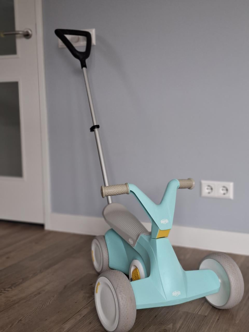 BERG GO2 Mint/Groen met duwstang (vanaf 1 jaar)