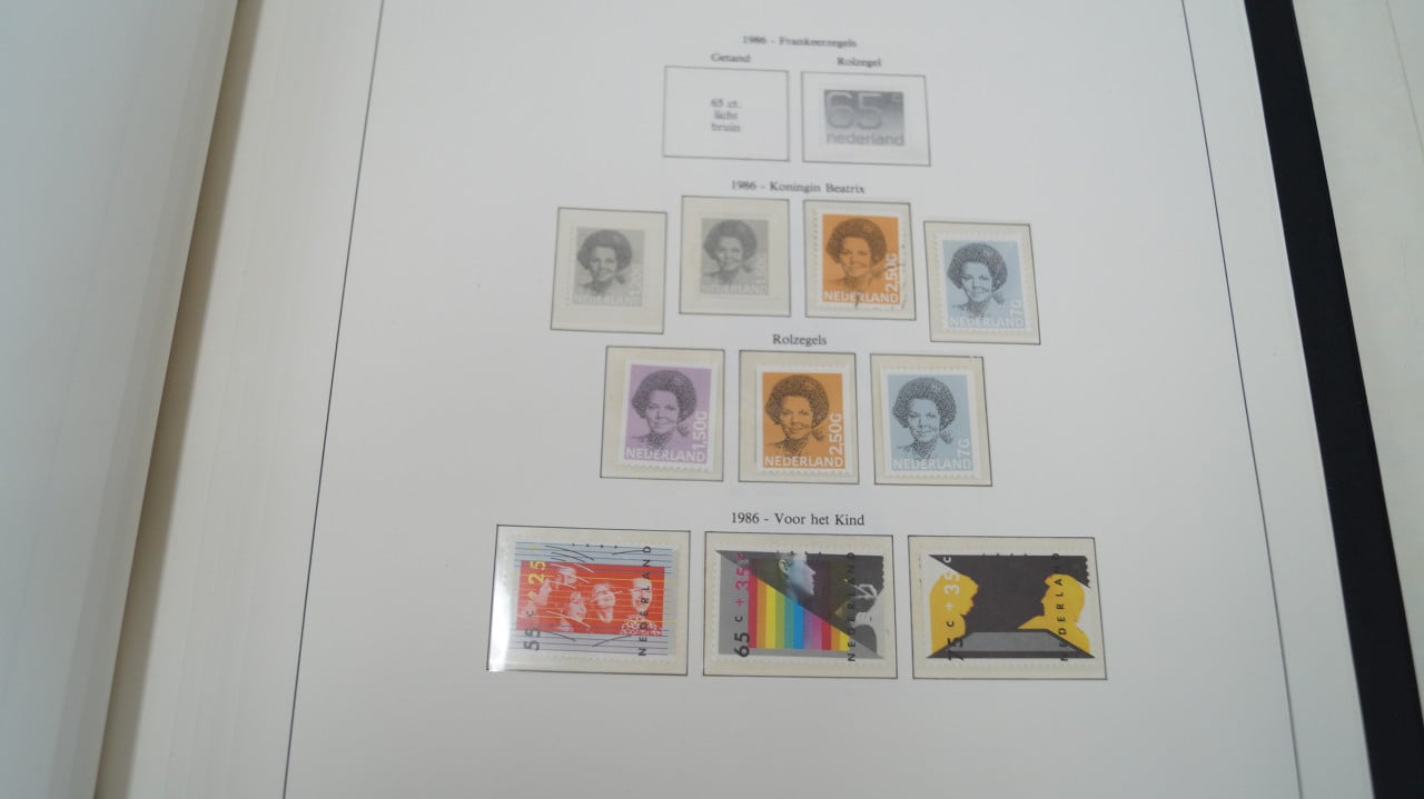 Postzegelalbum, eerstedagenveloppen en speciale catalogus 2005.