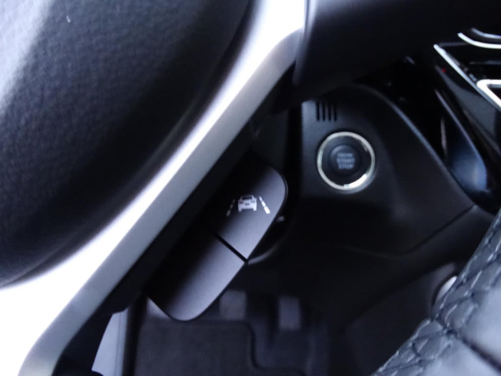 Suzuki Sx4 S-cross 1.4 boosterjet style smart hybrid €2500 suv deals