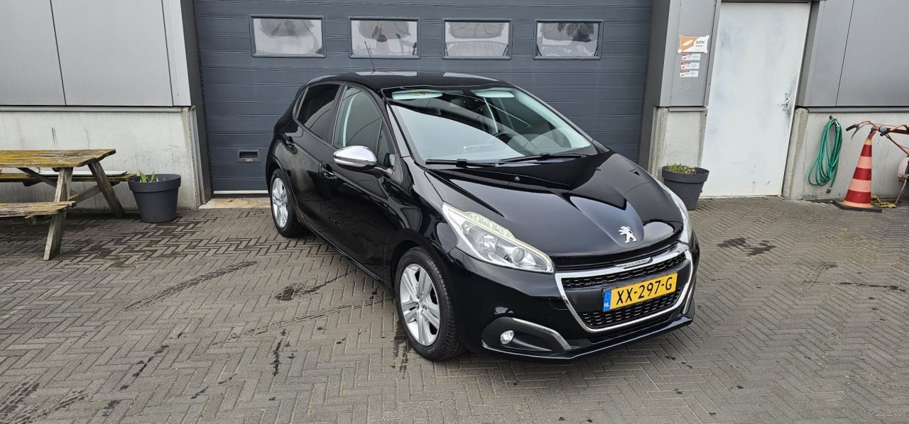 TE KOOP PEUGEOT 208 1.2 PURE TECH SHINE 106.327 KM TWEEDE EIGENAAR