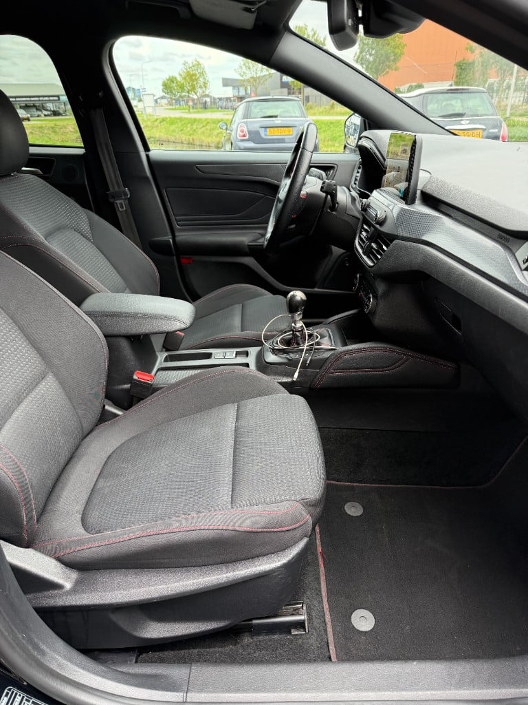 Ford Focus 1.0 ecoboost st line business