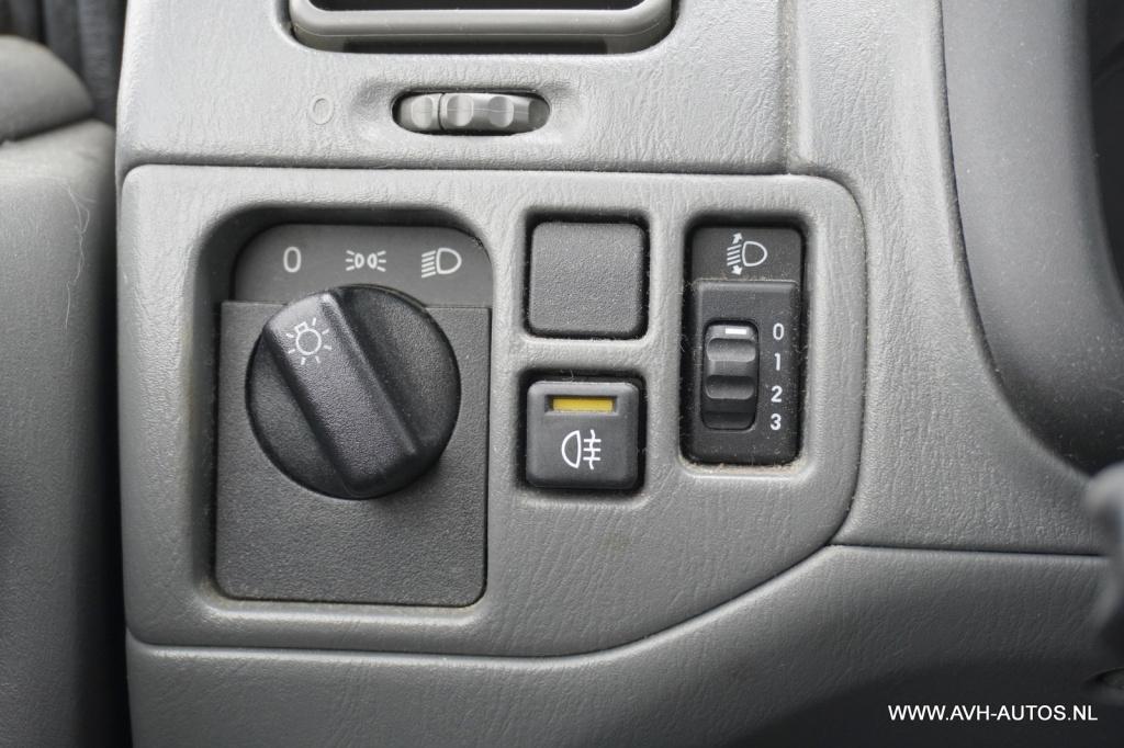 Opel Agila 1.2-16v color edition