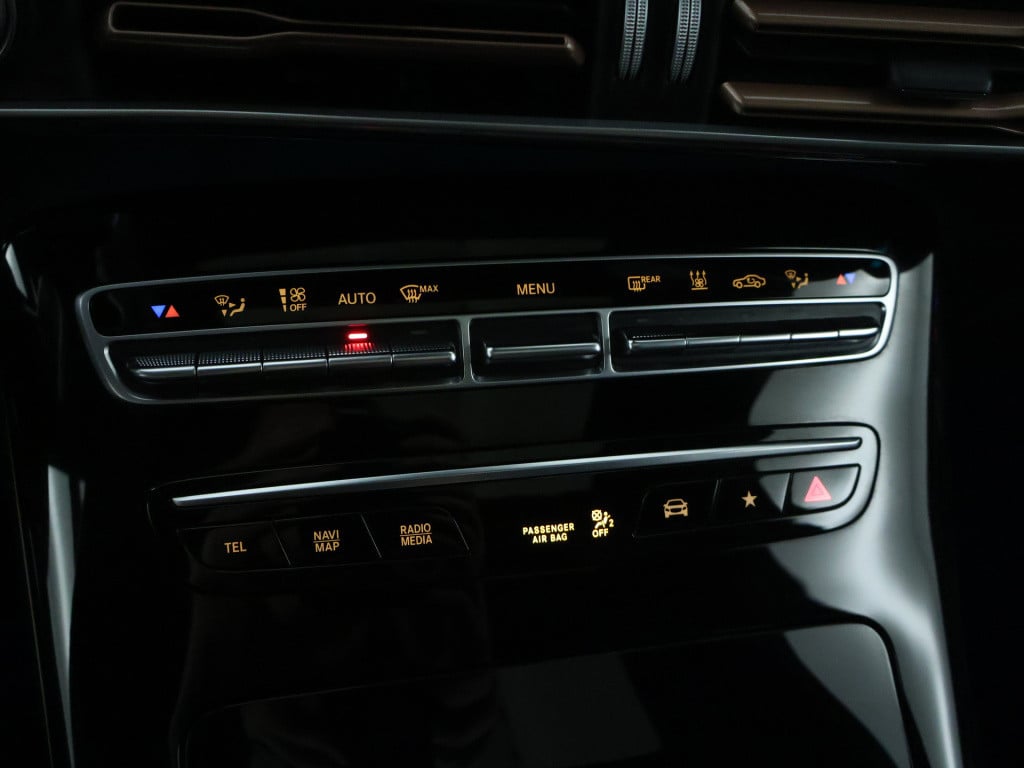 Mercedes-Benz Eqc 400 4matic amg line 80 kwh | schuifdak | trekhaak | stoel