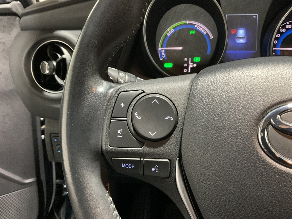 Toyota Auris 1.8 hybrid dynamic go