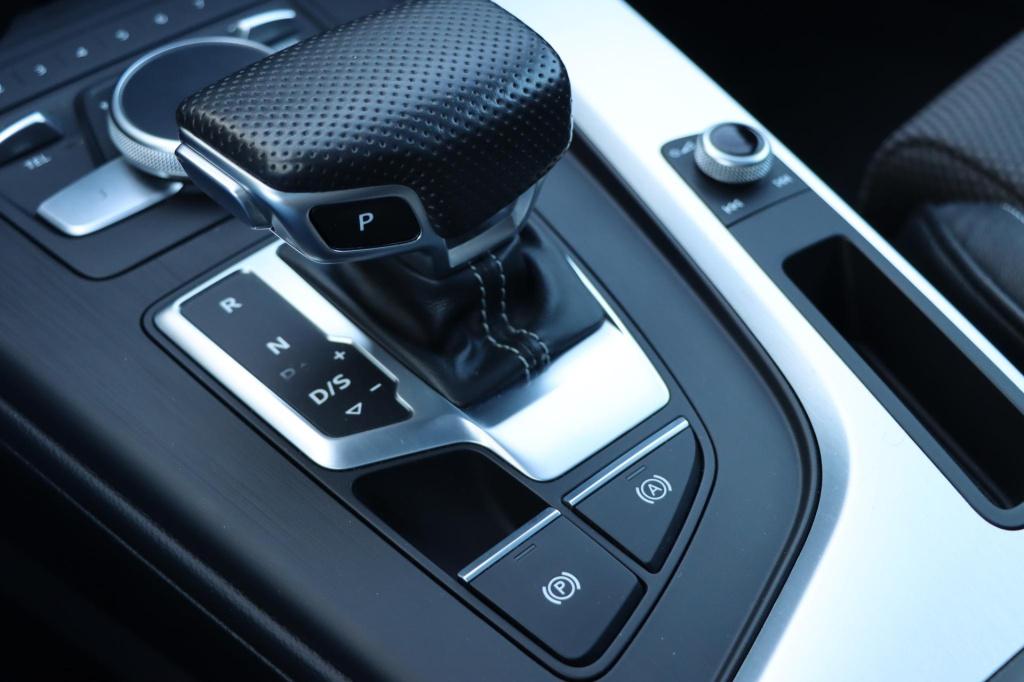 Audi A4 avant 40 tfsi sport s line 190pk s tronic trekhaak | pano | navi