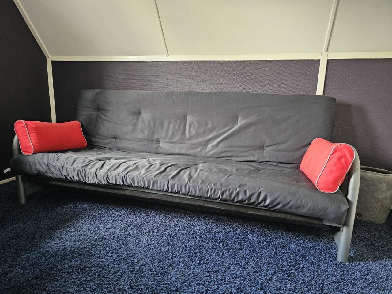 Slaapbank 140x200 in bedstand