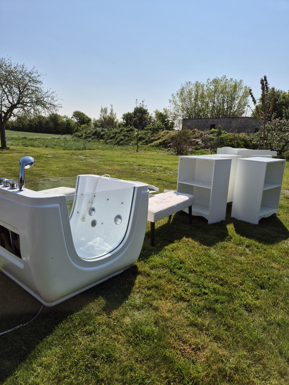 Volledige inboedel babyspa ter overname