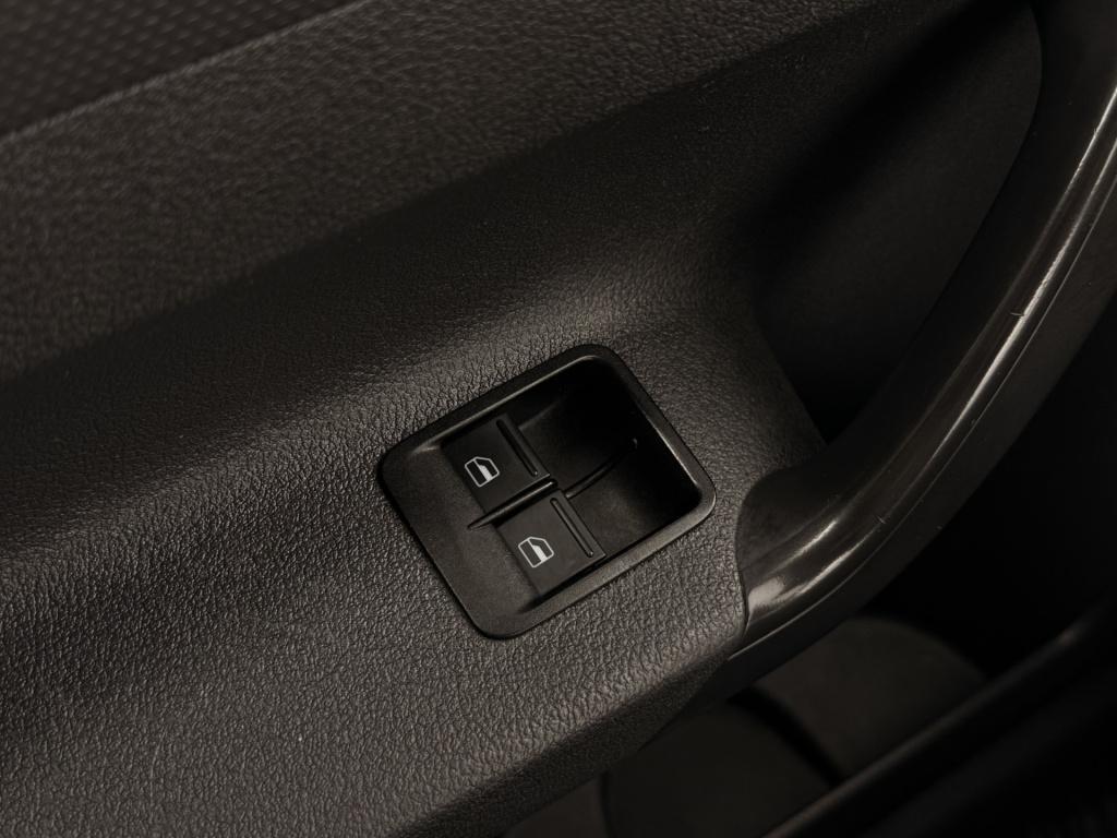 Volkswagen Caddy 1.6 tdi c-edition | cruise | trekhaak | navi | bluetooth |