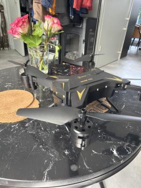 Drone met scherm en camera. Extra accu en reserve onderdelen