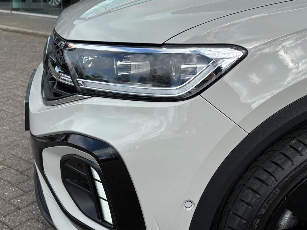 Volkswagen T-roc 1.5 tsi 150pk 7-dsg r-line black|camera| dodehoek|trekhaak