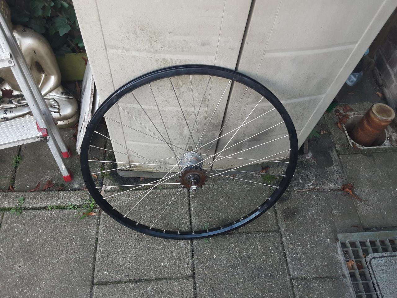 26 x 1,75 inch nexus achterwiel, 3 speed,terugtraprem