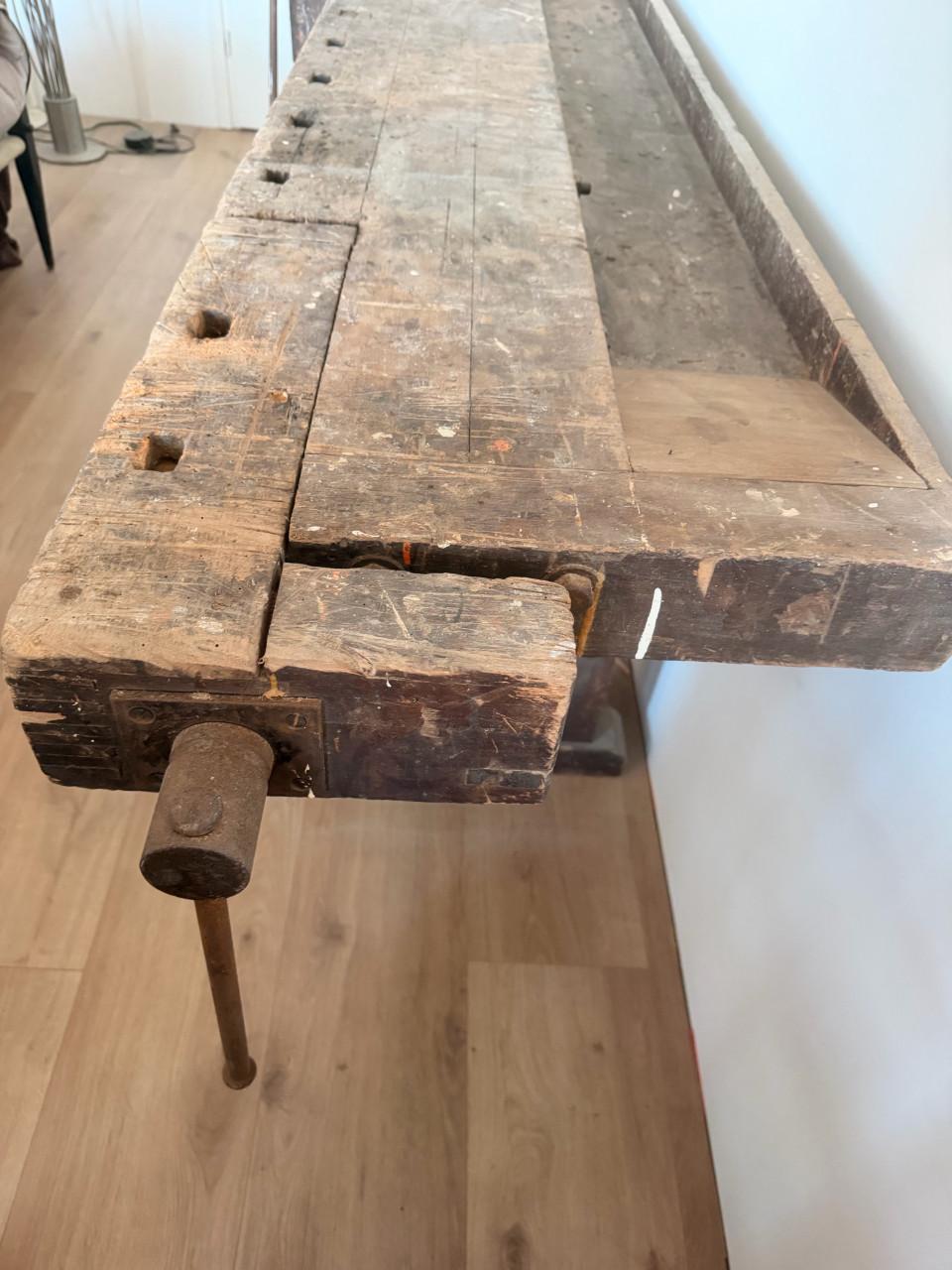 Oude houten school werkbank