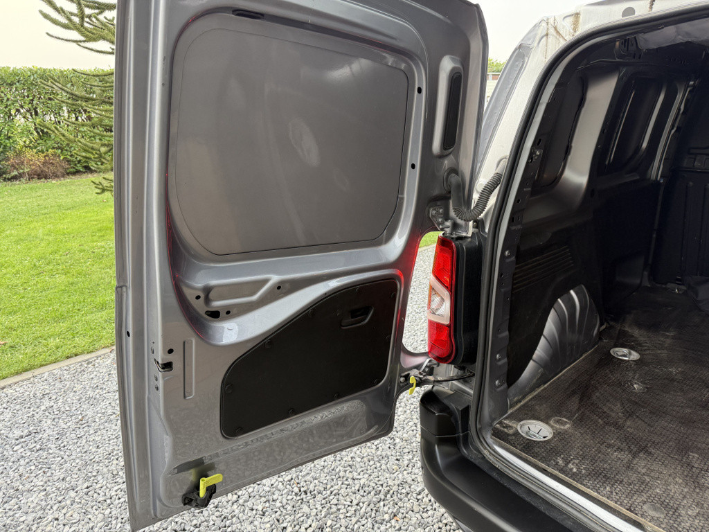 Citroen Berlingo 1.6 bluehdi 100pk driver bestelauto 3-zitter