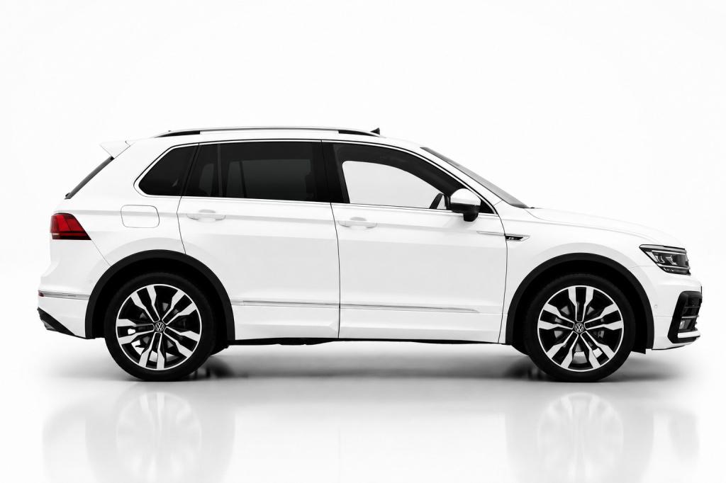 Volkswagen Tiguan 1.5 tsi act r-line | trekhaak | camera | stoelverwarming 