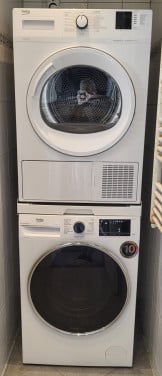 Complete set: Beko wasmachine + droger + tussenstuk