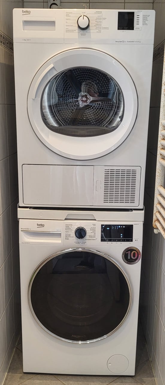 Complete set: Beko wasmachine + droger + tussenstuk
