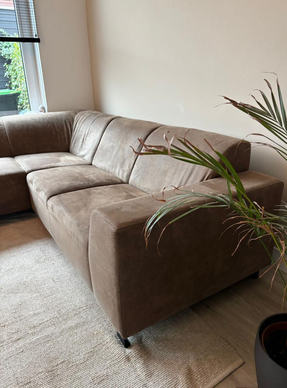 Te koop; hoekbank met poef