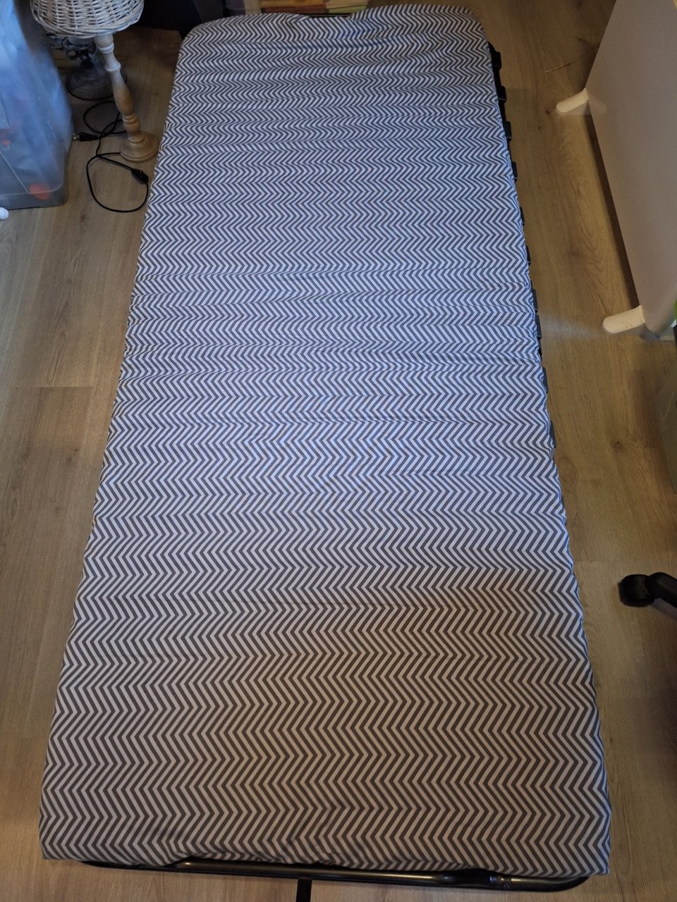 Opklapbaar logeerbed