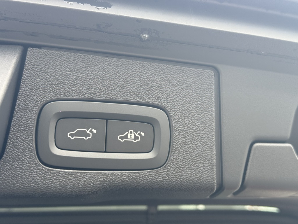 Volvo XC60 t8 455pk recharge black edition| panodak| trekhaak| adap.cruise|
