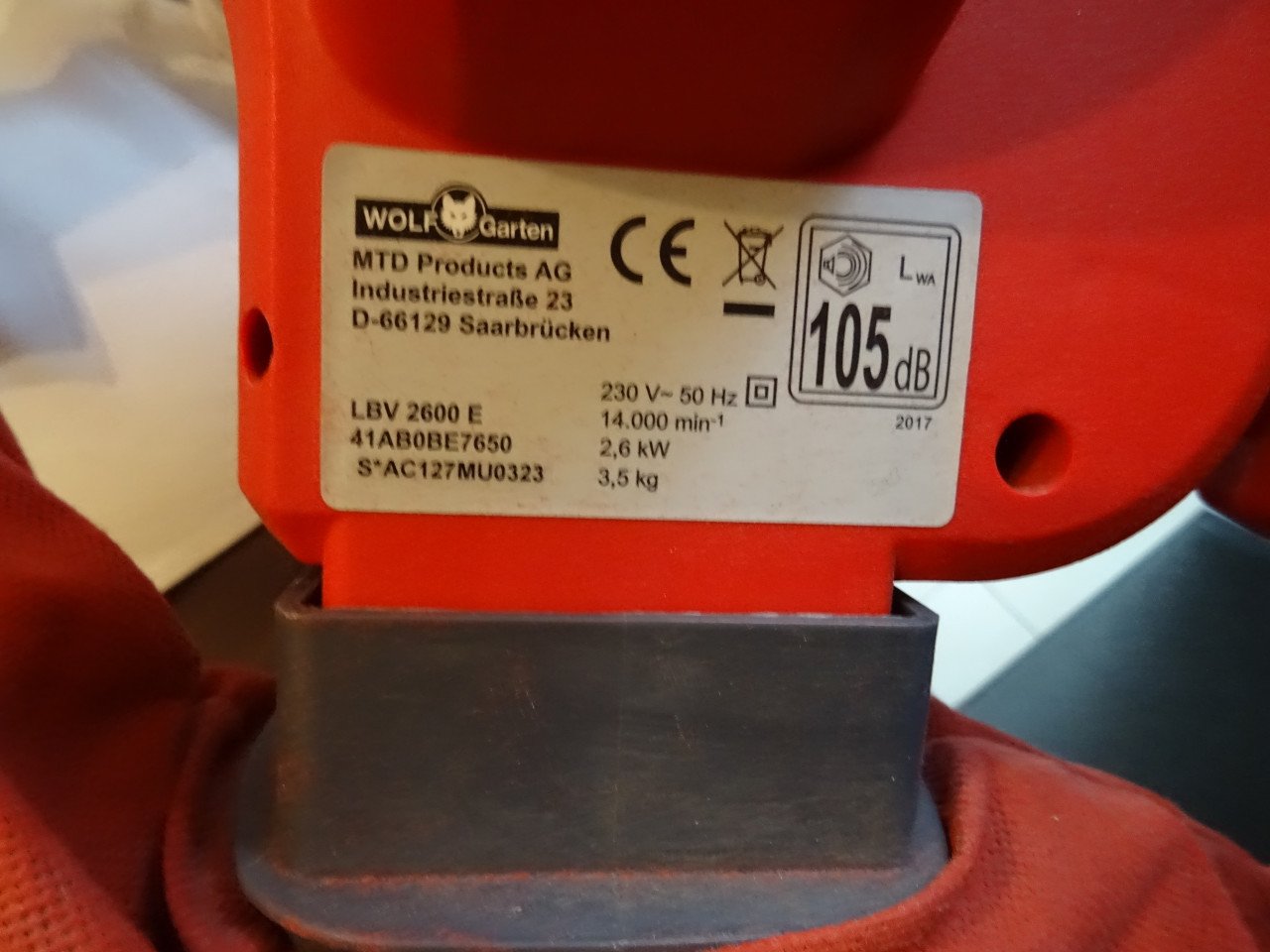Te koop bladblazer en zuigen een keer gebruikt te zwaar voor ons 220/volt e