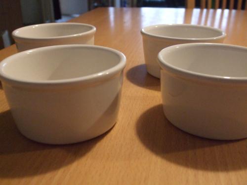 Te koop set van 4 schaaltjes.(z,g,a,n,).