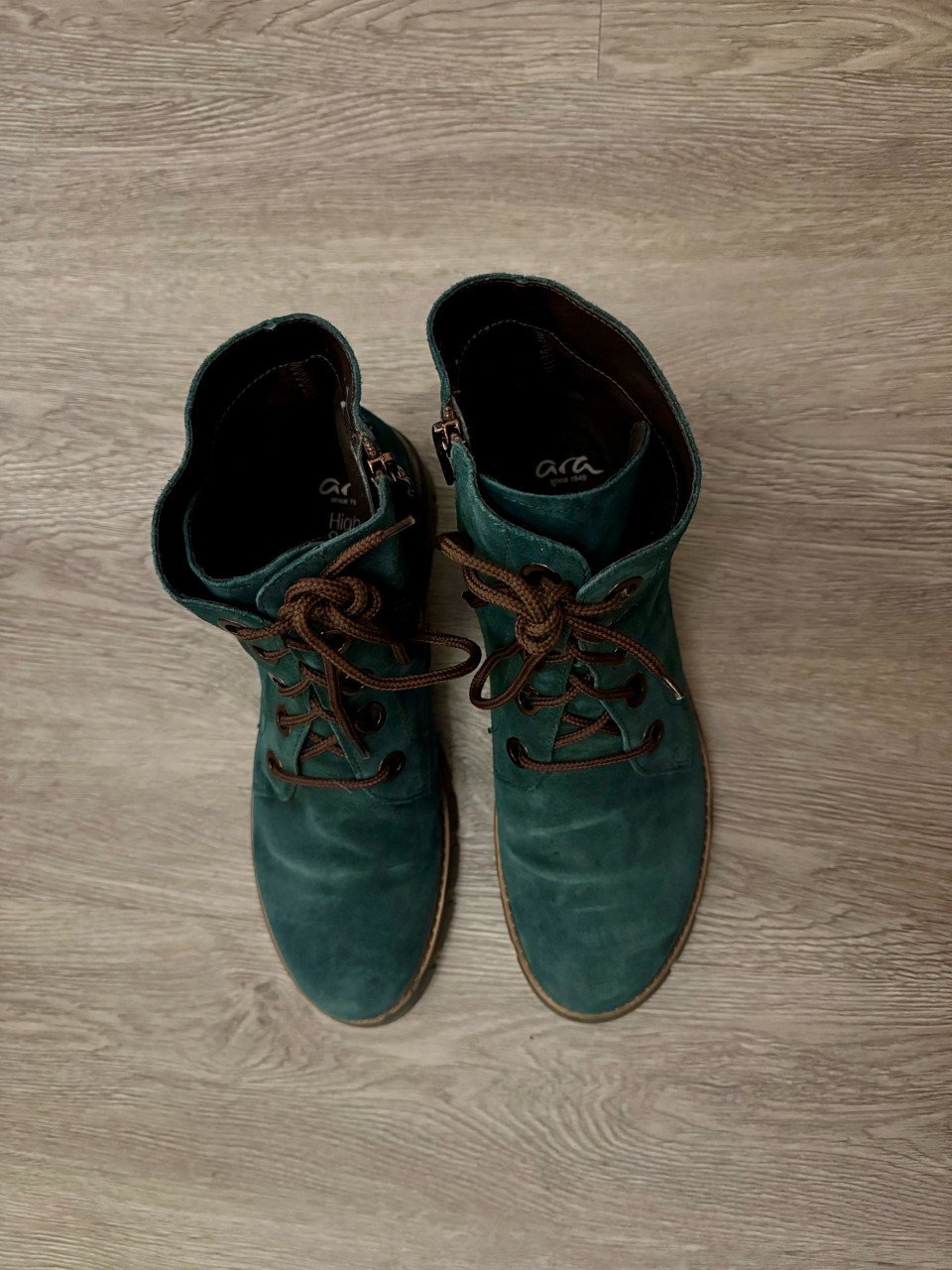 Comfortabele suède veterboots met rits van Ara in maat 43