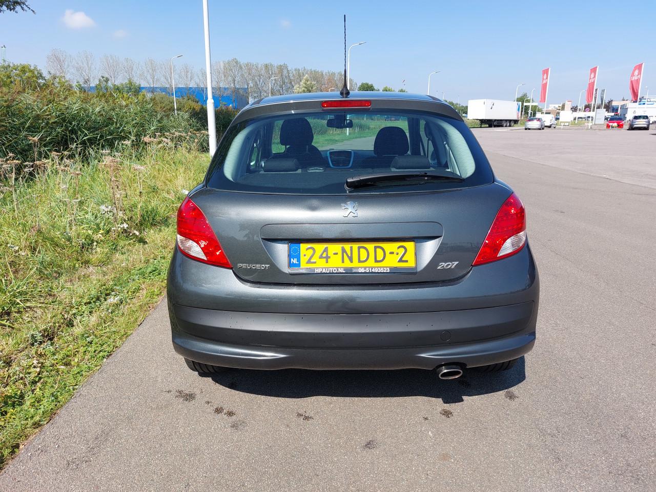 Peugeot 207 bj 2010  1600 euro